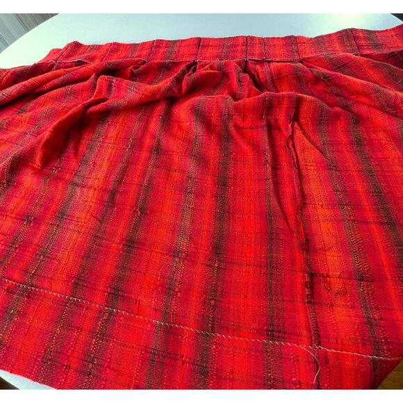 Vintage 70s pleated curtain, multiple red tones plaid, woven single panel - Picture 8 of 9